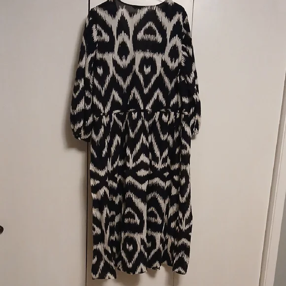 H&M Black and White Long Sleeve Dress - Picture 3 of 10